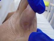 一張含有 人員, 指甲, 手指, 室內 的圖片AI 產生的內容可能不正確。